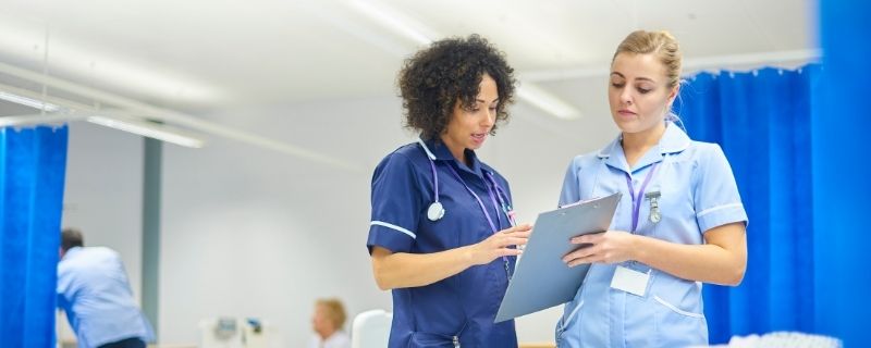 infirmiere et médecin