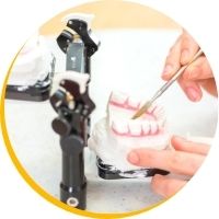 Spécialiste de l’appareillage médical : prothésiste dentaire
