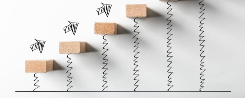 Création d’entreprise : 7 étapes indispensables pour réussir votre reconversion professionnelle