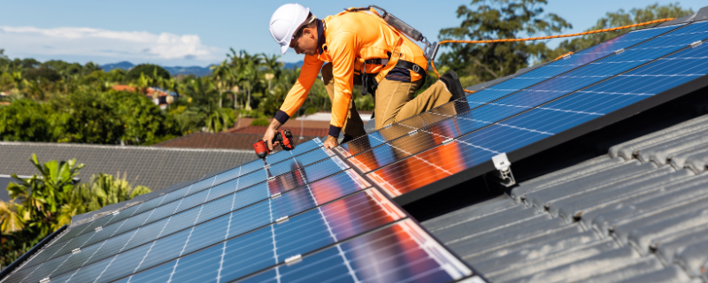 fiche-metier-installateur-de-panneaux-solaires