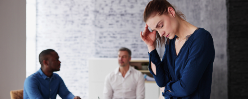 Harcèlement au travail : définition, recours et reconversion pour tourner la page