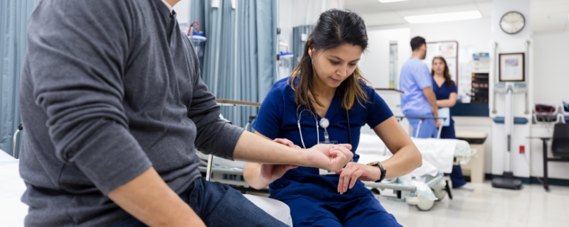 Quelles sont les possibilités de reconversion d’une infirmière ou infirmier ?