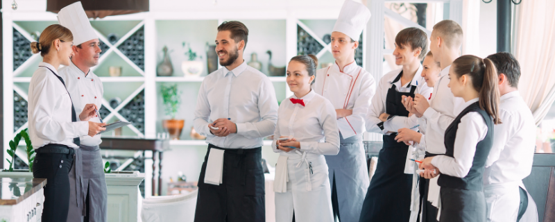 Hôtellerie restauration : les tendances de salaire pour 2024