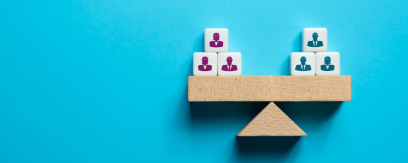Micro-entreprise ou portage salarial : quel statut choisir pour votre reconversion ?